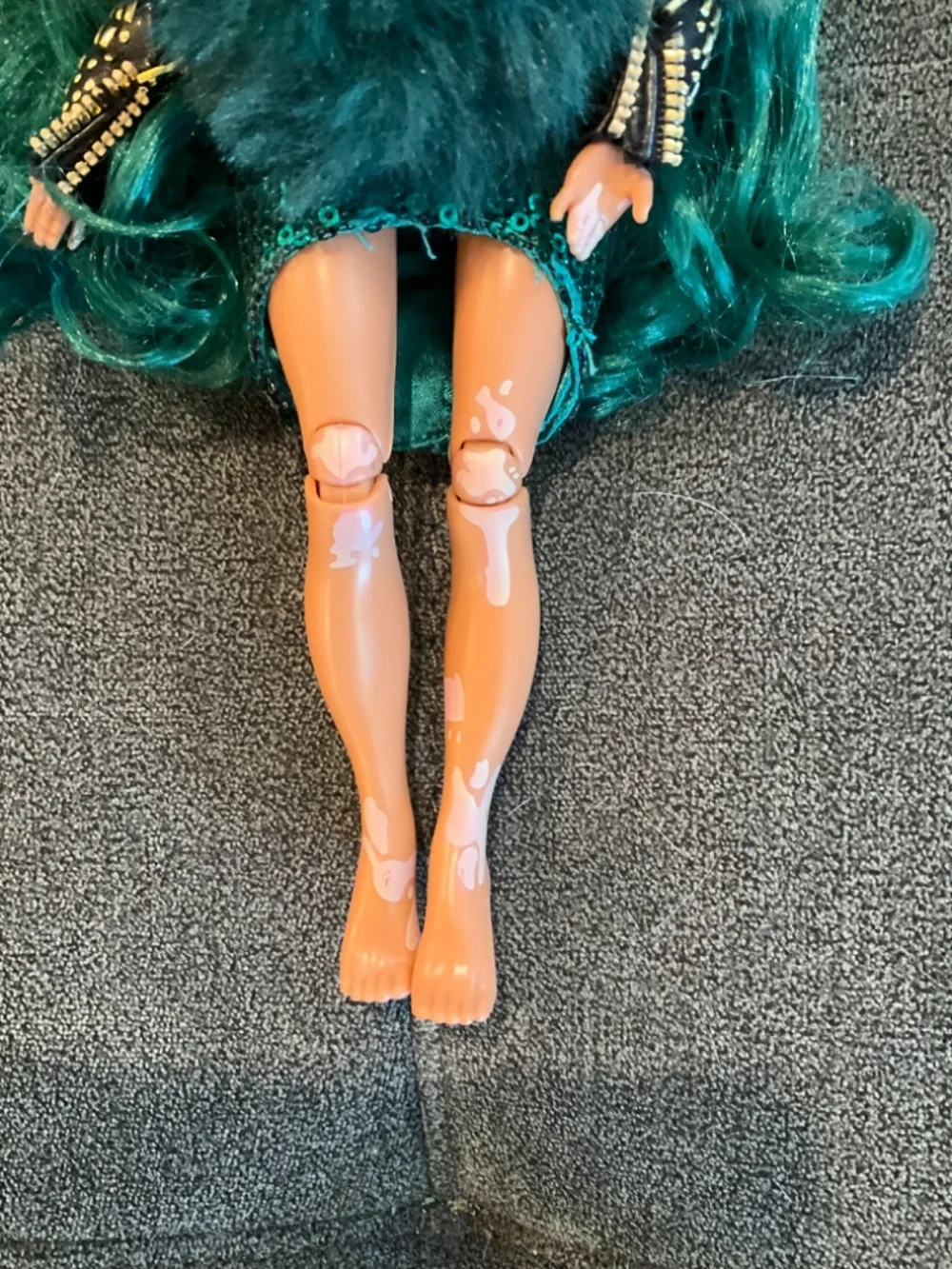 EUC Rainbow High Jewel Richie Emerald Fashion Doll